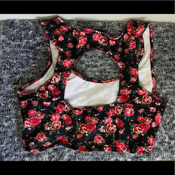 Open Back Crop Top🌼 Bundle of 2✨ - Picture 4 of 6